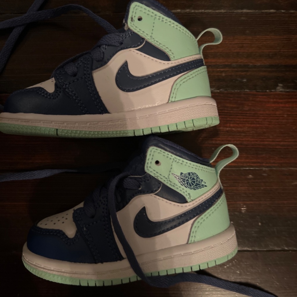 Jordan 1 Mid - Picture 4 of 5